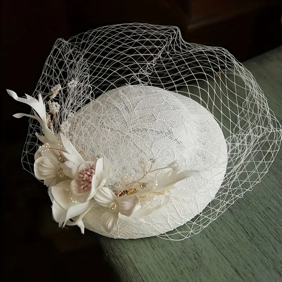 Wedding Fascinator Vintage Style w Birdcage Veil & Floral Accents - Picture 2 of 4